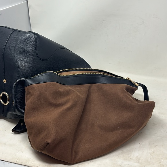 Sondra Robert’s Squared black pebbled leather shoulder bag with pouch - Picture 9 of 10